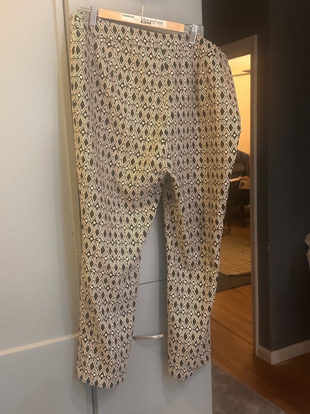 Kasper Black and Cream Geometric Cropped Pants
